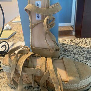 Steve Madden Wedge Lace ups in tan Size 9